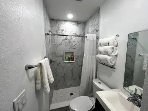Elegant Spring Hill Studio Retreat - Image 5