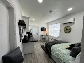 Elegant Spring Hill Studio Retreat - Image 2