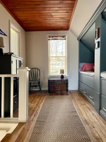 Cute & Cozy Cottage with Lake Views - Image 4