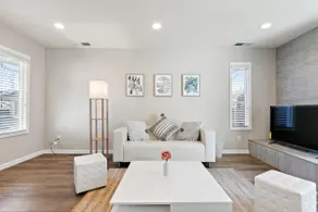 JANE'S HOME (H2) | 2B Home Free Parking & AC - Image 2
