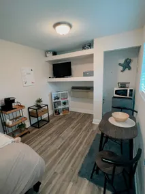 Cozy 1-bedroom Guest House - Image 4