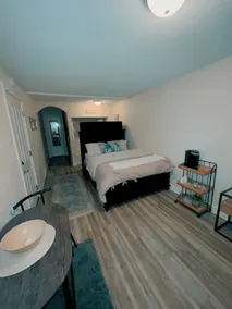 Cozy 1-bedroom Guest House - Image 3