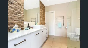 Riverport Retreat - Pet Friendly, close to the river, free Wifi + linen included - Image 3