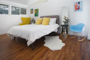Cheerful mid mod 3 bedroom house with a pool - Image 2