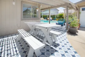 Cheerful mid mod 3 bedroom house with a pool - Image 5