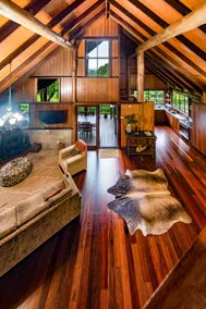 Treetops Sanctuary - Luxury Treehouse pole home - Image 2