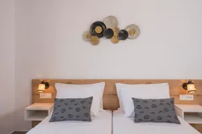 INDIGO BLUE Seaside Deluxe Apartments - Image 2