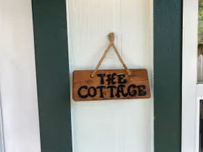 Contemporary Cottage in the heart of Mandeville - Image 2