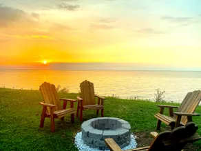 Private Lakefront Cottage Retreat near Niagara - Image 4