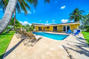 HEATED POOL+WATERFRONT+KAYAK+PING PONG / NEAR BEACH! - Image 3