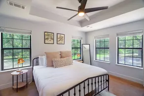 3BR w/Guesthouse| Starlink | 15 min to Snow's BBQ - Image 3