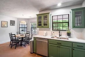 3BR w/Guesthouse| Starlink | 15 min to Snow's BBQ - Image 5