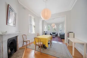 Charming 2 Bedroom Home in the Heart of Mosman - Image 5