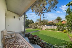Charming 2 Bedroom Home in the Heart of Mosman - Image 2