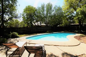 Full House, Fire Place, BBQ, Private Pool and Backayrd in a Prime Location - Image 2