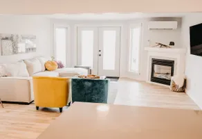 Sunrise Views + cozy bright modern 2-bedroom suite - Image 3