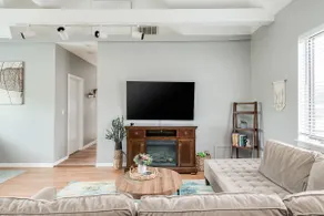 Enjoy the Chicago | Modern 2 Bedroom Apartment - Image 4