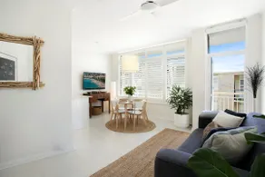 Avalon Beachside Apartment Pool Beach Access - Image 2