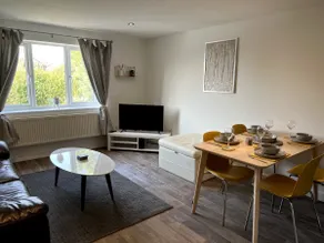 The Aldridge 2 Bedroom Apartment with FREE Parking - Image 2