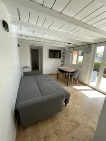 Refurbished farmhouse, 10 minutes from Uzès, Pont du Gard - Image 4