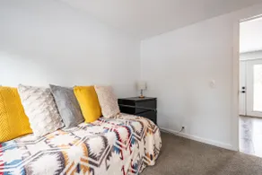Cozy 3-BR house w/ EV charger & trailer parking - Image 3