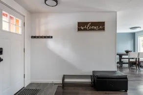 Cozy 3-BR house w/ EV charger & trailer parking - Image 4