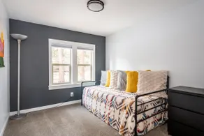 Cozy 3-BR house w/ EV charger & trailer parking - Image 2