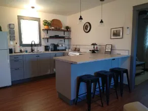 Carriage House 1 bedroom loft suite w/ fireplace. - Image 3