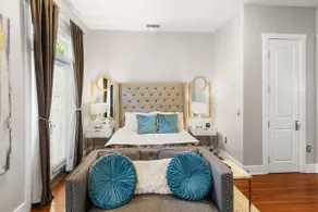 Stylish Historic District Space Private & Romantic - Image 4