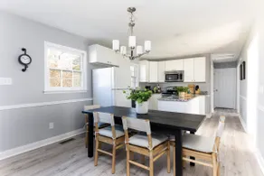 Creekside Getaway - Close to DT & Lake - Image 3