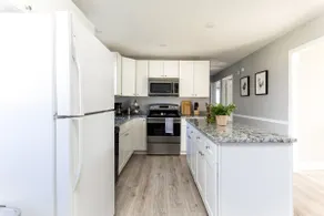 Creekside Getaway - Close to DT & Lake - Image 4