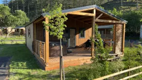 Cozy cottage with hot tub - Image 2