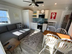 Super cute one bedroom with hot tub and pool. - Image 3