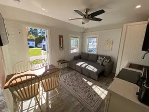 Super cute one bedroom with hot tub and pool. - Image 2