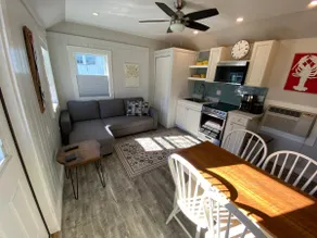 Super cute one bedroom with hot tub and pool. - Image 4