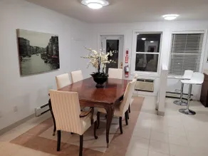 Spacious City Central Apartment on Quinpool Road - Image 5
