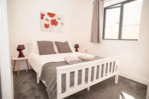 Daisy Lodge - Spacious Two Bed - Parking, Netflix - Image 5