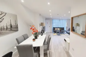 Daisy Lodge - Spacious Two Bed - Parking, Netflix - Image 2