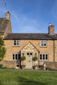 A picturesque cottage in the heart of Kingham - Image 2
