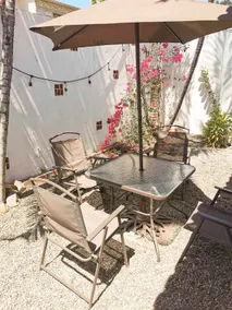 2 BDR House w/Patio, Kitchen & Pool 1block f/Beach - Image 4