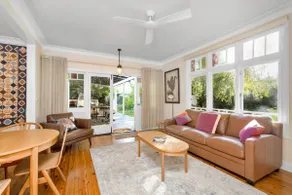 Willow Tree Cottage in Bustling Creative Bundanoon - Image 4