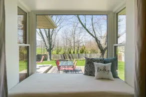 Luxurious Peaceful 4 BR w/Hot Tub & Vineyard View - Image 2