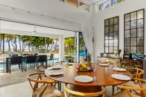 Tenterfield Beachfront Luxury 4 Bedroom Holiday Home - Image 5