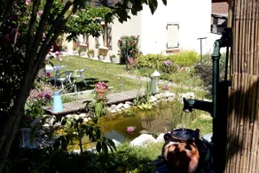 Quiet Townhouse + Garden & Private Parking - Image 4