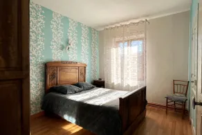 Quiet Townhouse + Garden & Private Parking - Image 5