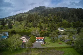 Riverfront Cottage with Hot Tub 1/4 mi from Beach - Image 4