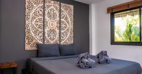 Aqua Suites top floor apartment - Image 4