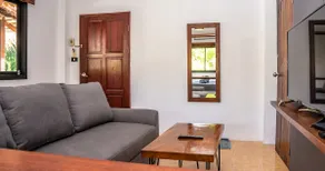 Aqua Suites top floor apartment - Image 5