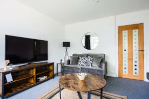 Spacious 3 bedroom Penarth home, garden & parking - Image 4