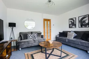Spacious 3 bedroom Penarth home, garden & parking - Image 3
